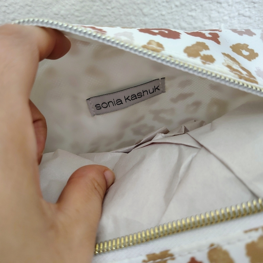 Sonia Kashuk White and Tan Animal Print Cosmetic Bag NWT Sz 8" W x 6" H x4" D - Picture 7 of 7